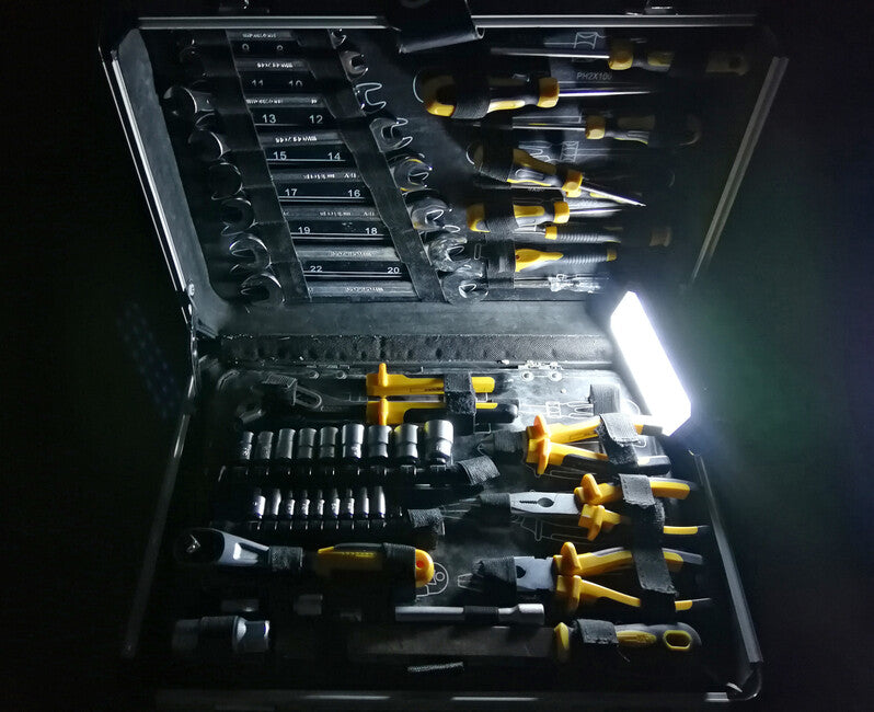 BasicNature Пауър банк 8K със слънчево зареждане и LED фенер, 8