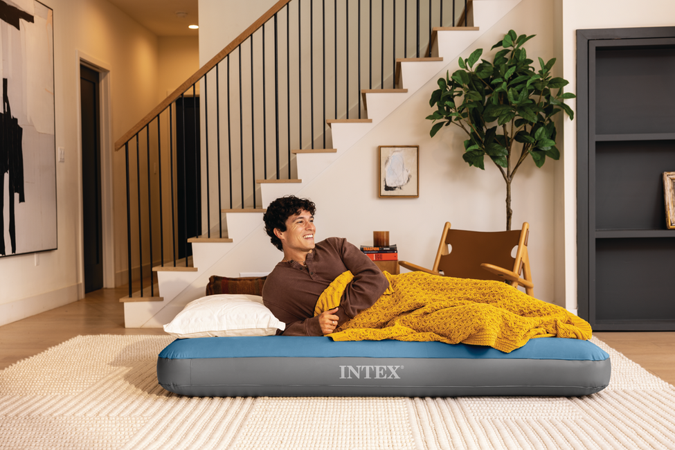 Intex Prestige Downy Queen надуваем матрак с акумулаторна помпа