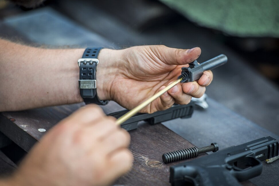 Helikon-Tex почистващ комплект за пистолет месингов, калибър .38 / 9 mm, черен