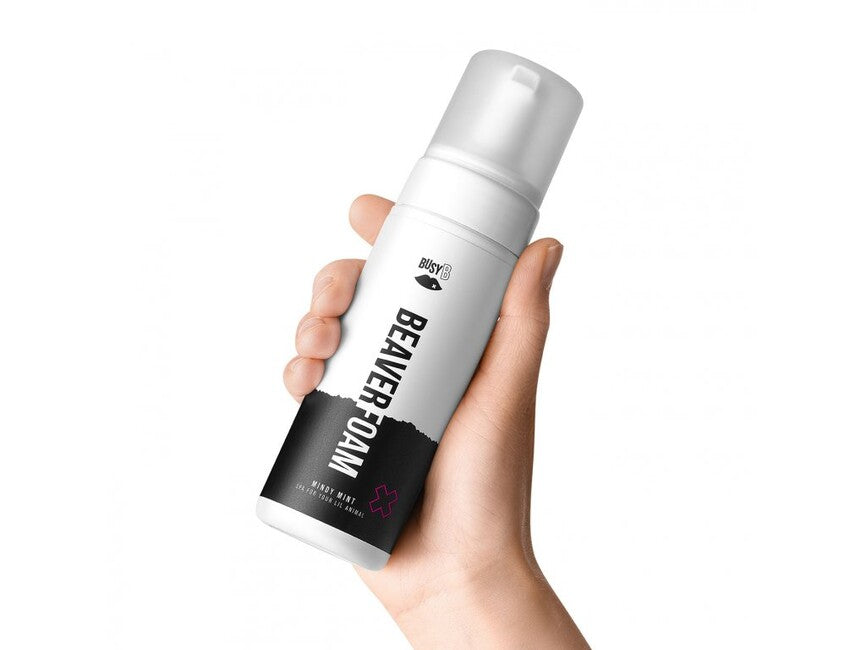 Becky Blossom Mindy ментово охладяваща интимна пяна за брадва, 150 ml