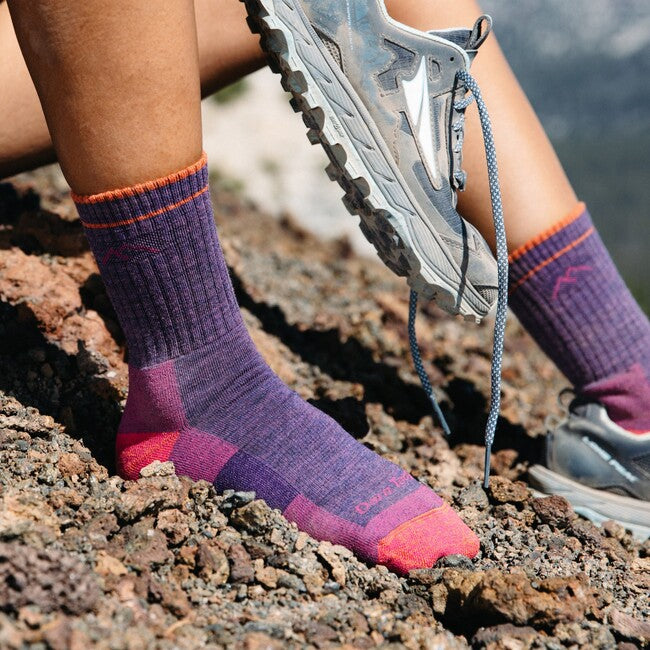 Darn Tough Hiker Micro Crew чорапи средно леки с възглавничка, Plum Heather