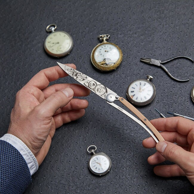 Deejo Horlogéria джобен нож хвойна дърво сиво titanium watchmaker
