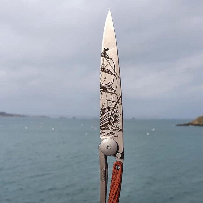 Deejo Tattoo Corsair джобен нож коралово дърво