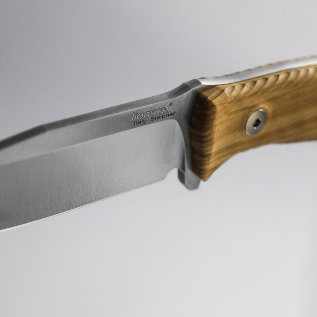 Lionsteel M5 UL средно дълъг нож с дръжка от маслинено дърво