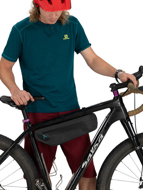 OSPREY ESCAPIST FRAME BAG чантичка на рам на велосипед SMALL, черна