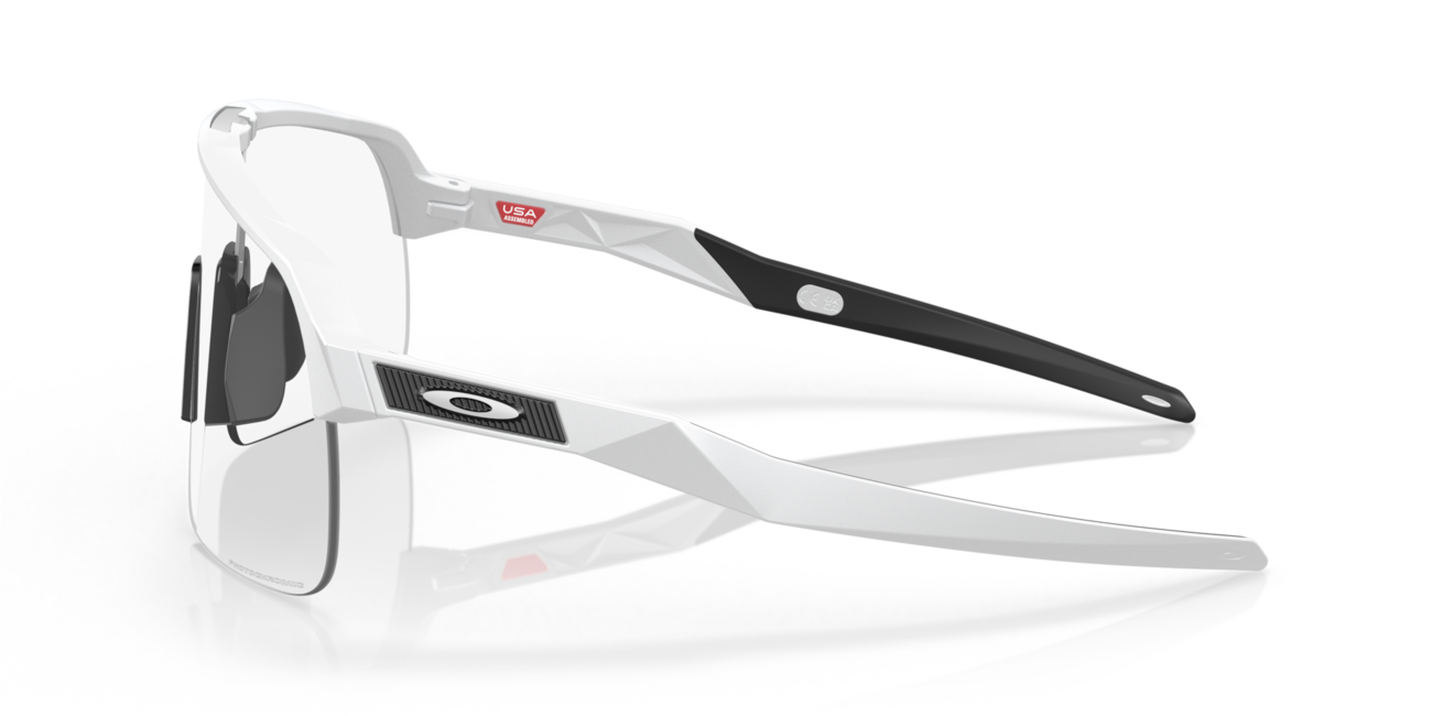 Oakley SUTRO LITE фотохромни слънчеви очила с матиран бял рамка и прозрачни фотохромни стъкла