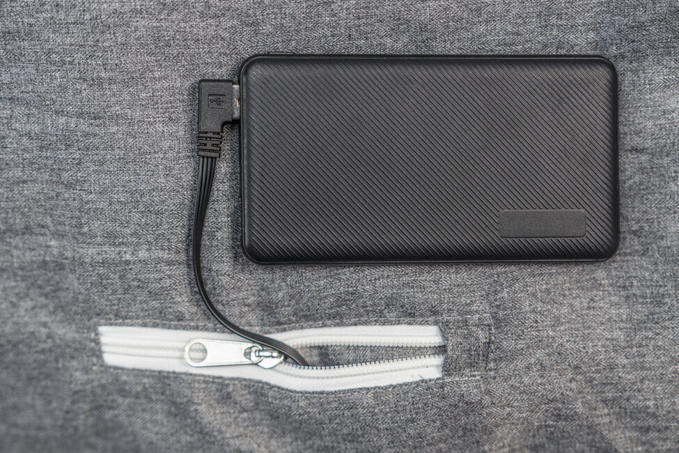 Grüezi-Bag Feater нагрявана вложка за спален чувал с USB интерфейс, сива