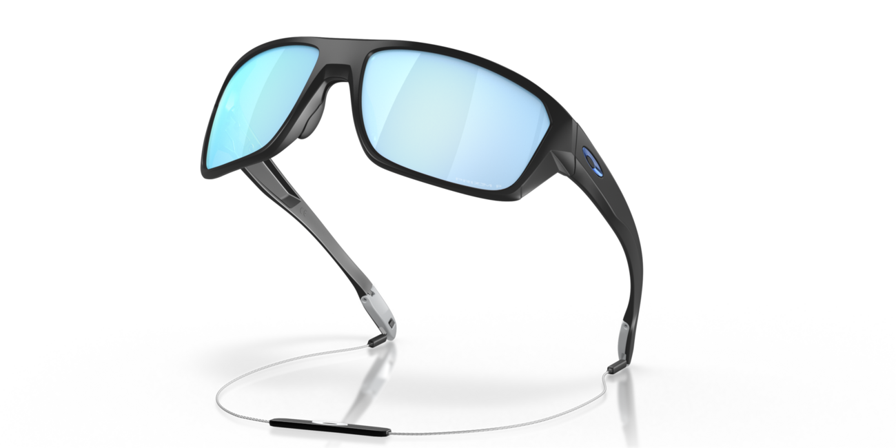 Oakley SPLIT SHOT слънчеви очила с рамка Matte Black и със стъкла Prizm Deep Water Polar 64