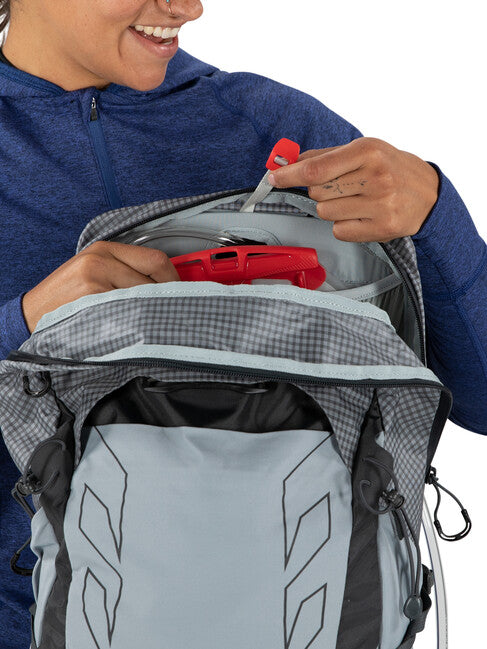 OSPREY TEMPEST PRO 20 туристическа раница, сребрист подплата