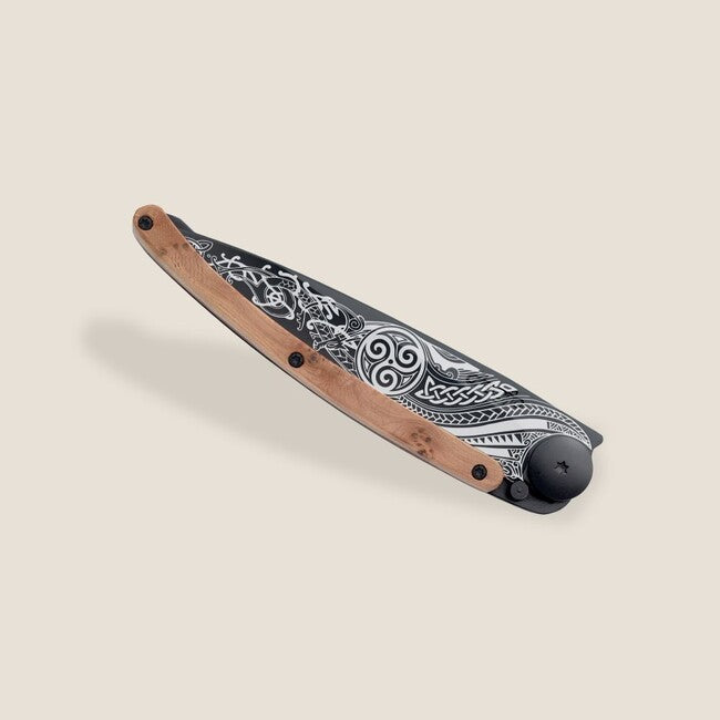 Deejo Tattoo джобен нож черно хвойна дърво Celtic