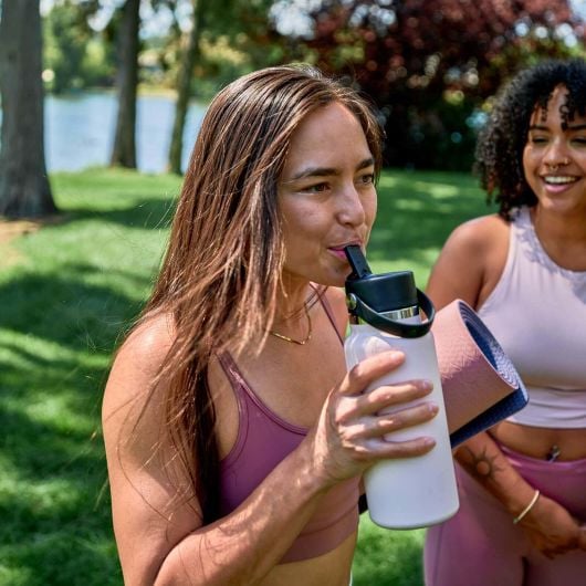 Hydro Flask Wide Flex Straw Cap черна термобутилка със сламка 32 OZ 946 ml