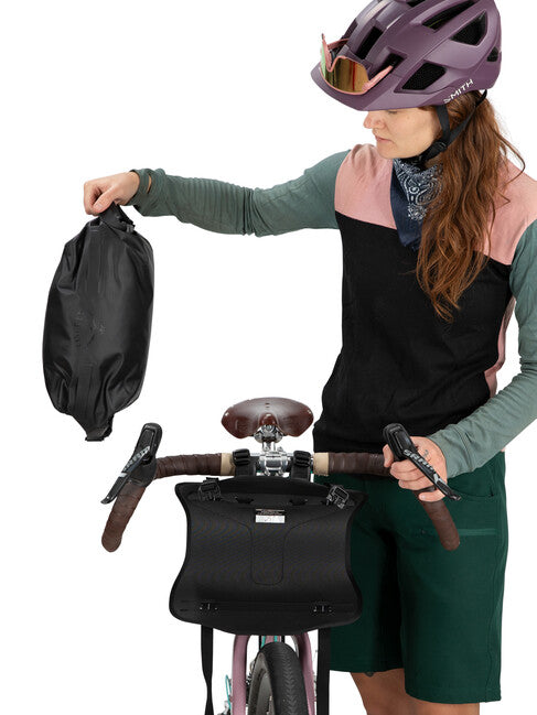 OSPREY ESCAPIST HANDLEBAR BAG чантичка за кръста на велосипед LARGE, черна