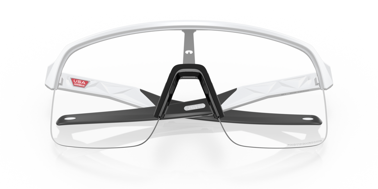 Oakley SUTRO LITE фотохромни слънчеви очила с матиран бял рамка и прозрачни фотохромни стъкла