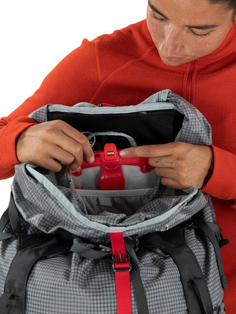 OSPREY ARIEL PRO 75 туристическа раница, сребрист подплата