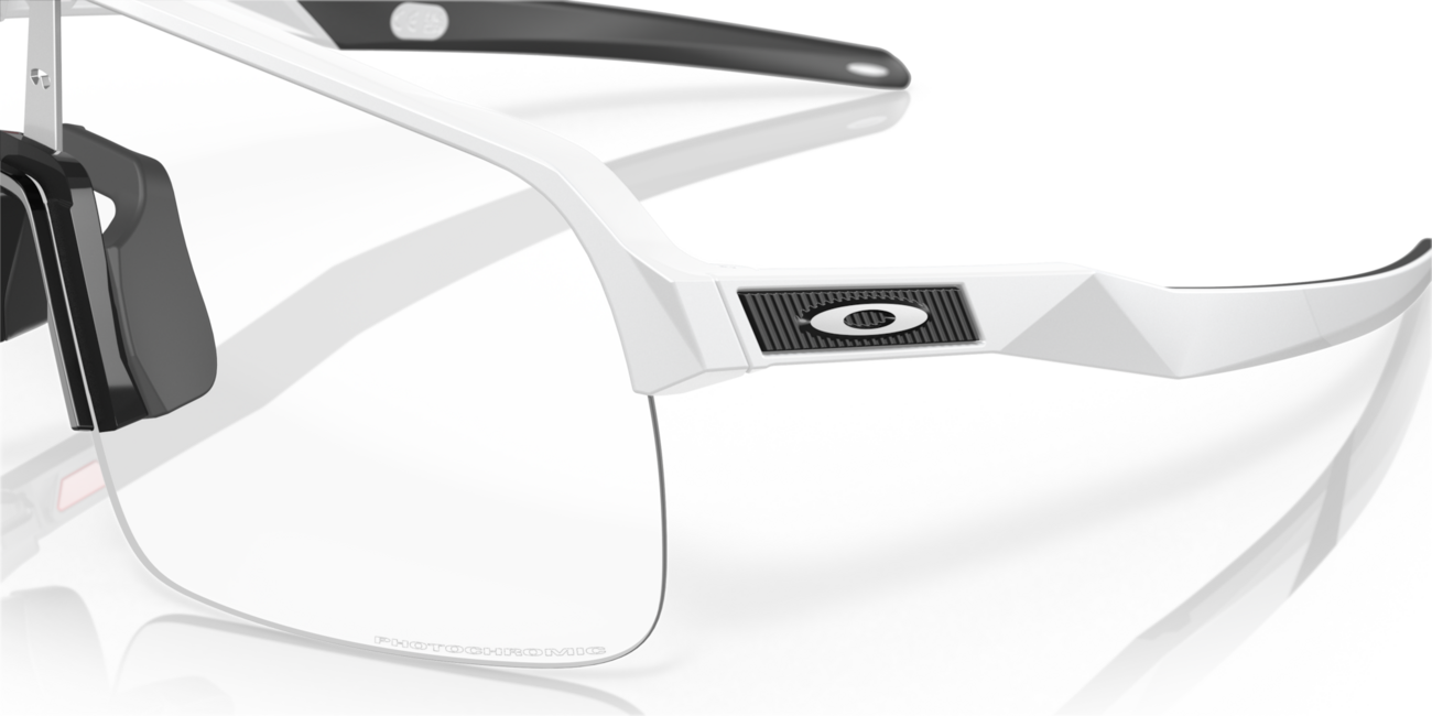 Oakley SUTRO LITE фотохромни слънчеви очила с матиран бял рамка и прозрачни фотохромни стъкла