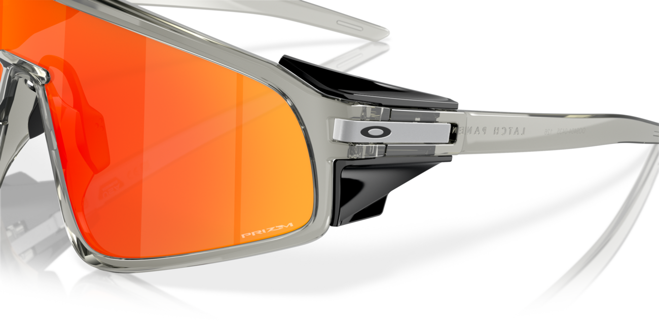 Oakley LATCH PANEL слънчеви очила с рамка Grey Ink и със стъклата Prizm Ruby 35