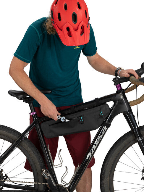 OSPREY ESCAPIST FRAME BAG MEDIUM чантичка за рам на велосипед, черна