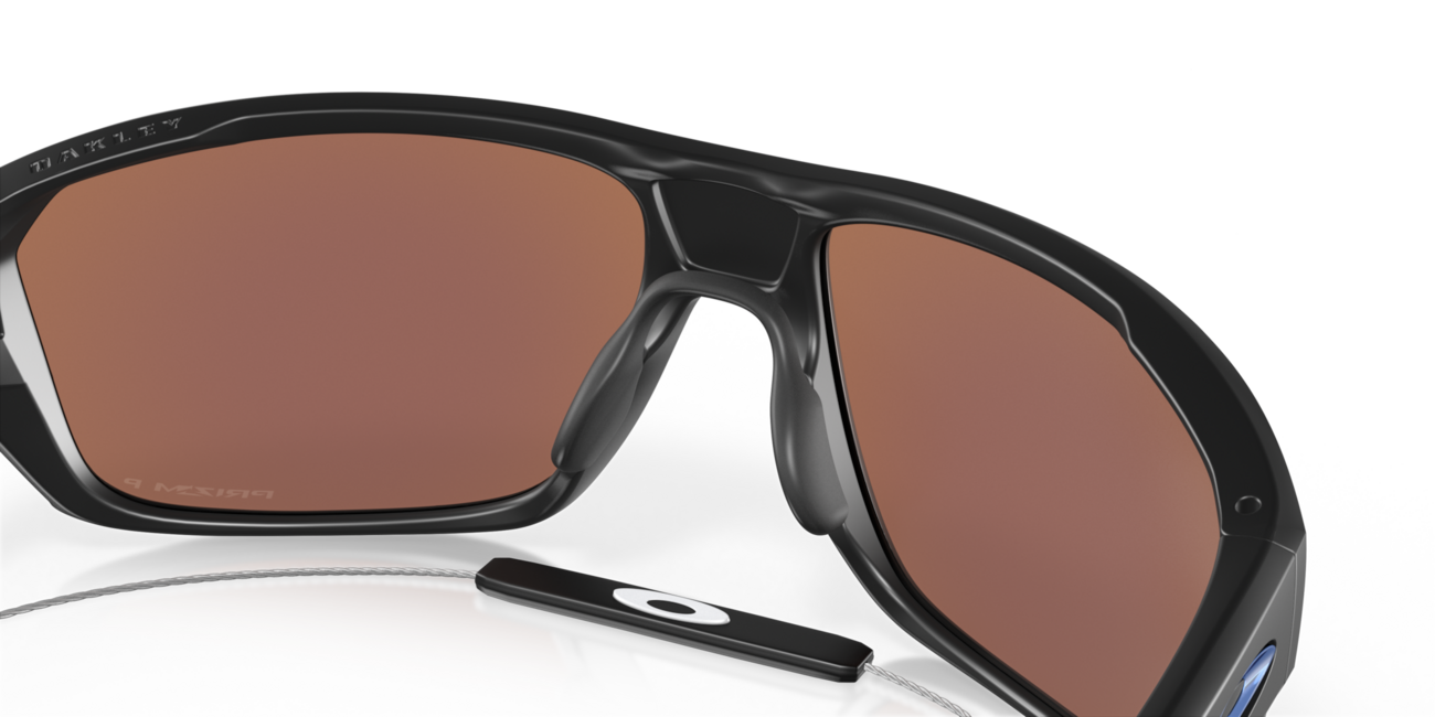 Oakley SPLIT SHOT слънчеви очила с рамка Matte Black и със стъкла Prizm Deep Water Polar 64