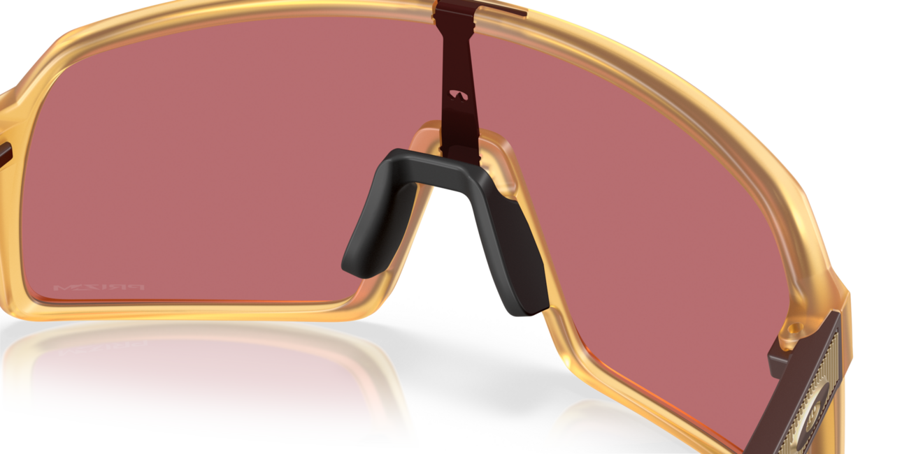 Oakley SUTRO слънчеви очила с рамка Matte Trans Light Curry и стъкла Prizm Dark Golf със Steel