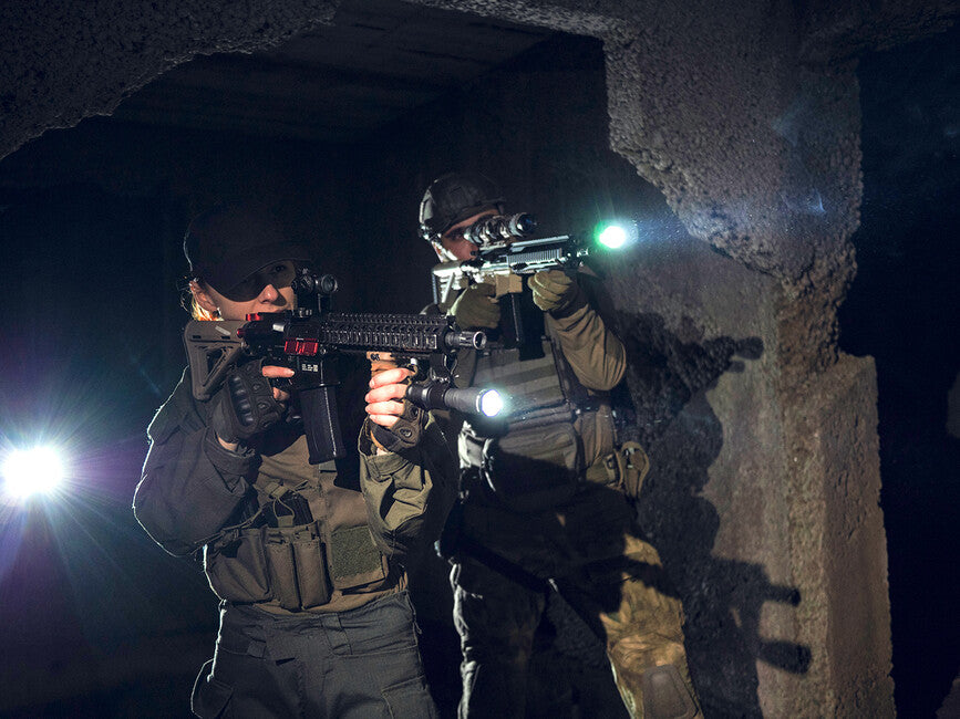 ArmyTek Dobermann Pro джобен фенер LED, бяло, захранване от акумулатор, 1400 lm, 114 g