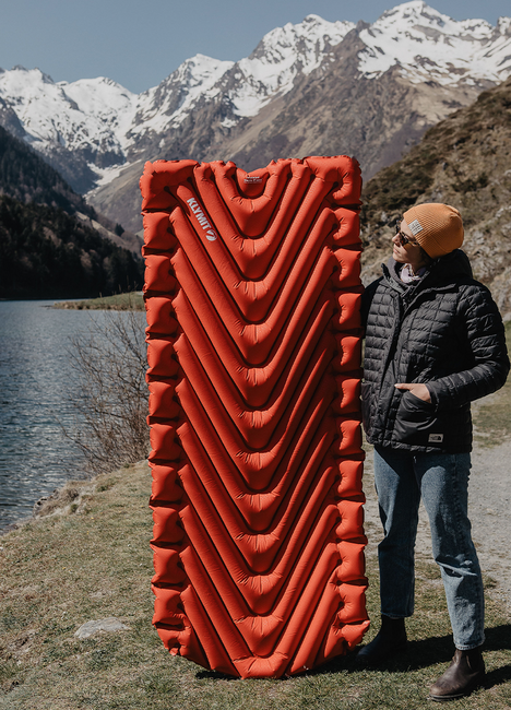 Klymit Static V Luxe изолирана килимка, червена