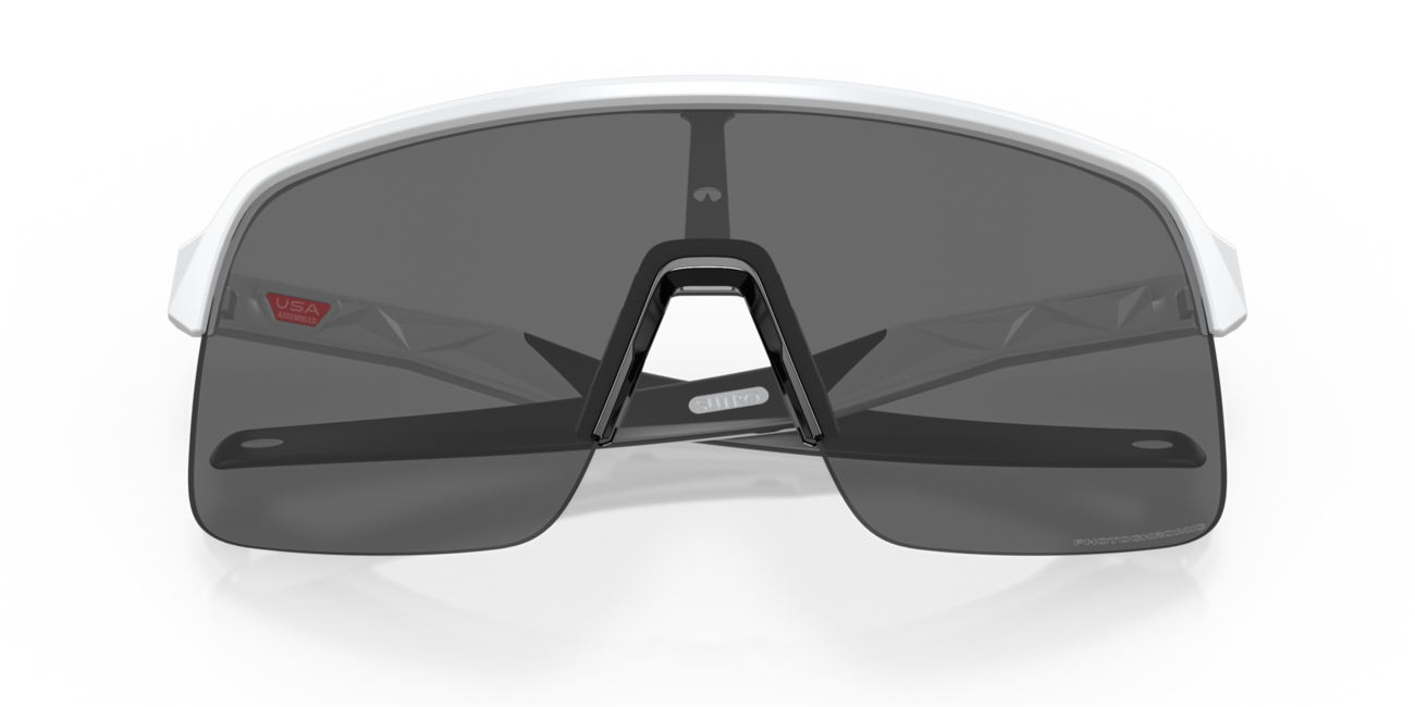 Oakley SUTRO LITE фотохромни слънчеви очила с матиран бял рамка и прозрачни фотохромни стъкла