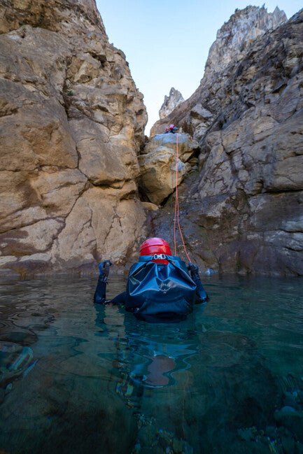 OSPREY TRANSPORTER ROLL TOP WATERPROOF градски раница 30, нощна джунгла син