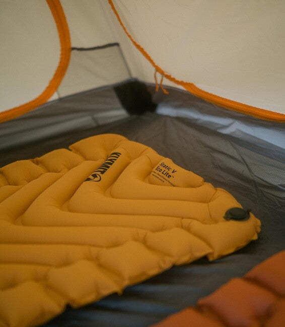 Klymit Static V Lite ECO самонадуваща мат, светлозлатна