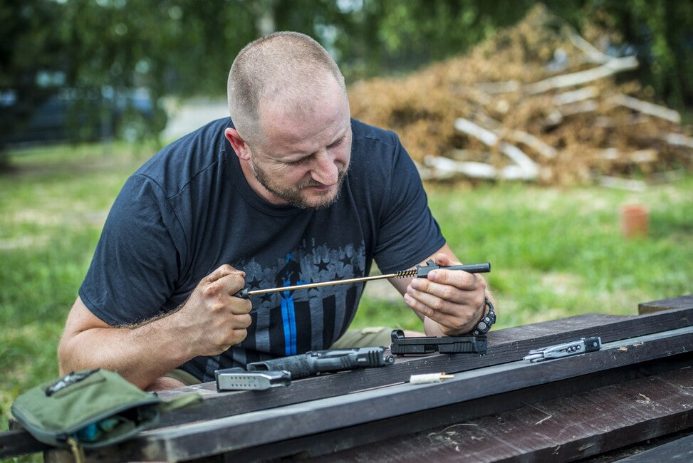 Helikon-Tex почистващ комплект за пистолет месингов, калибър .38 / 9 mm, черен