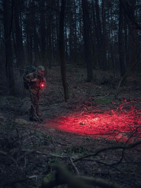 ArmyTek Wizard C2 WR фенер за глава LED с магнитен държач захранване от акумулатор 1100 lm 3 h 65 g, бяло & червено