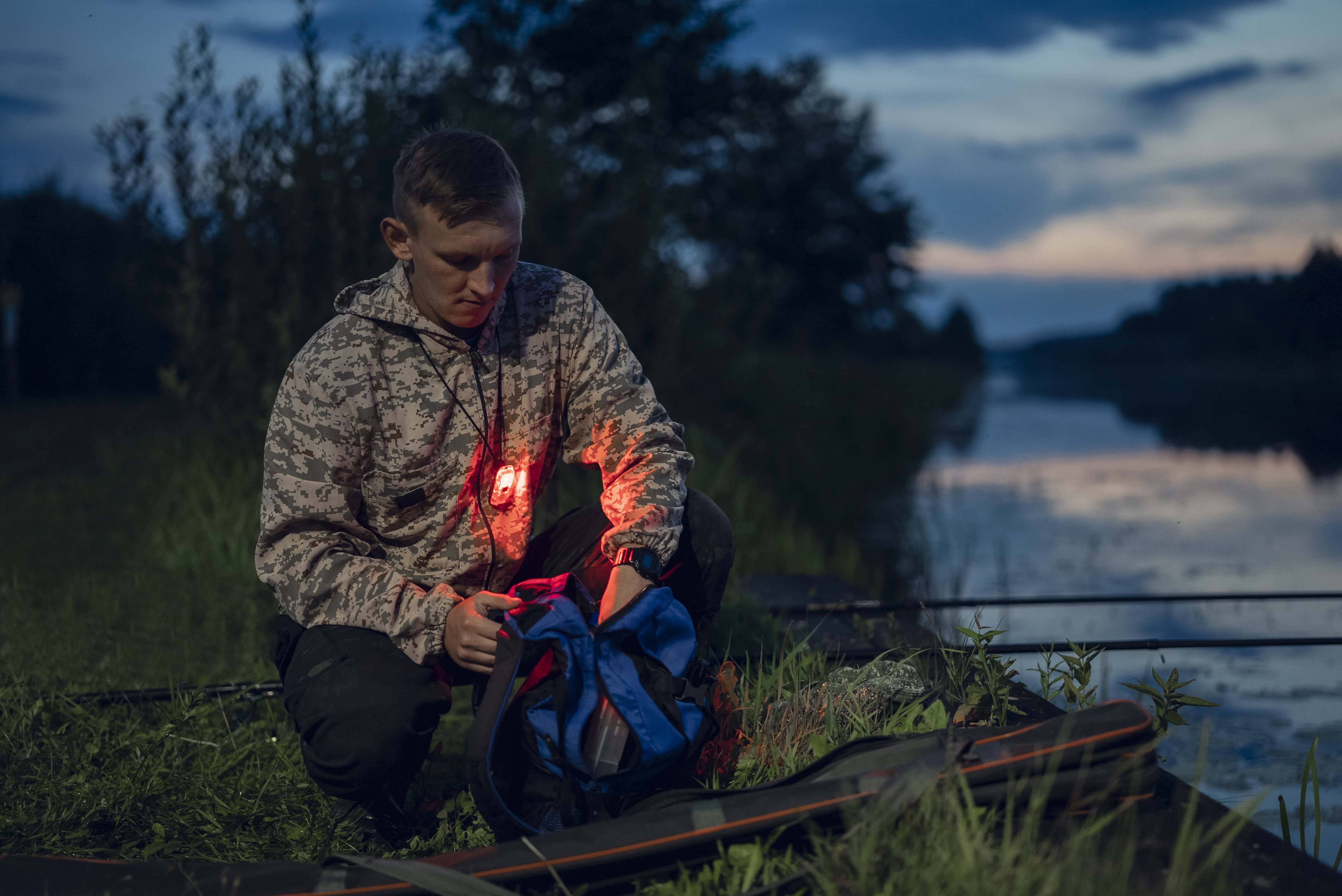 ArmyTek Crystal Pro Blue преносен LED фенер F07101B, син, прозрачен