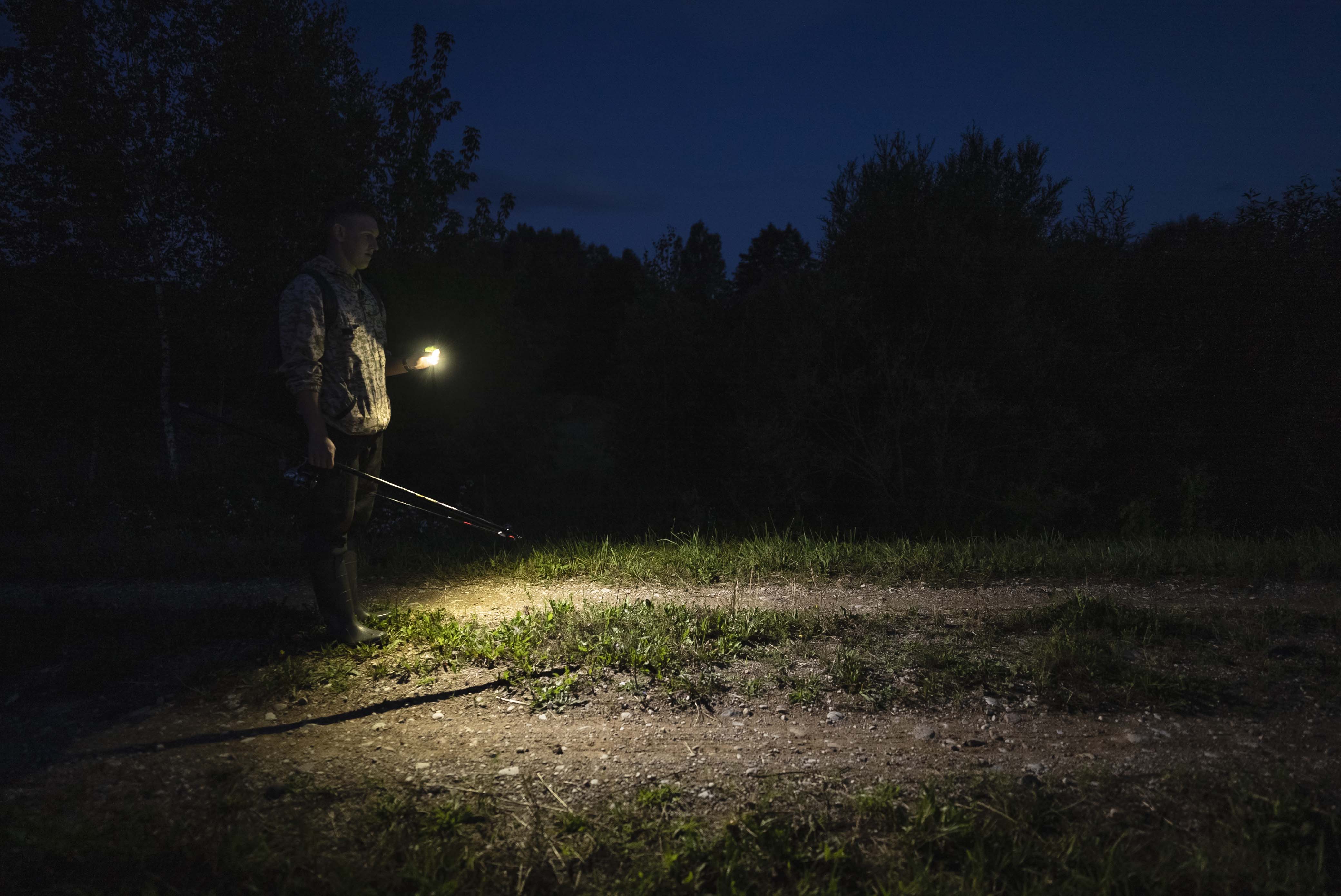 ArmyTek Crystal Pro Blue преносен LED фенер F07101B, син, прозрачен