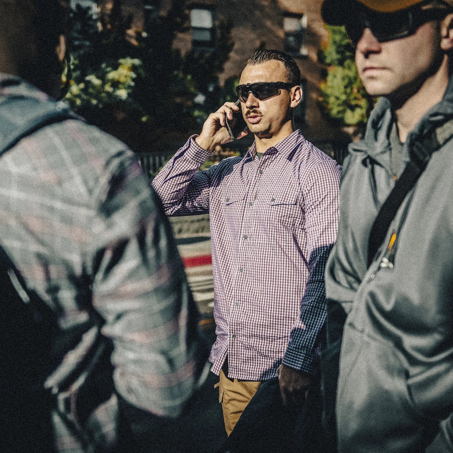 Helikon-Tex košeľa taktická na skryté nosenie, Foggy Grey Plaid – v použití 2