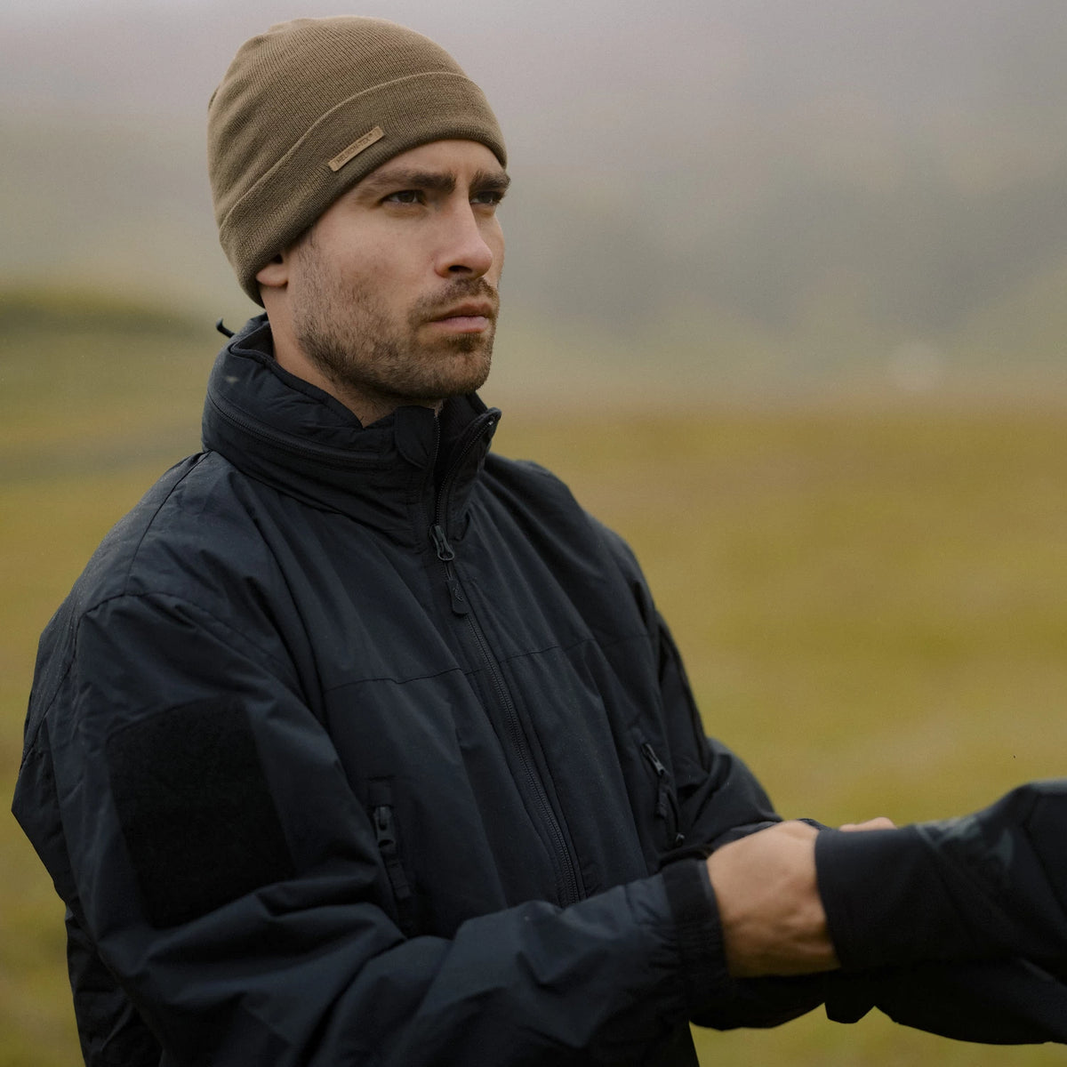 Helikon-Tex LEVEL 7 ľahká zimná bunda Climashield Apex 100g, čierna – v použití 3