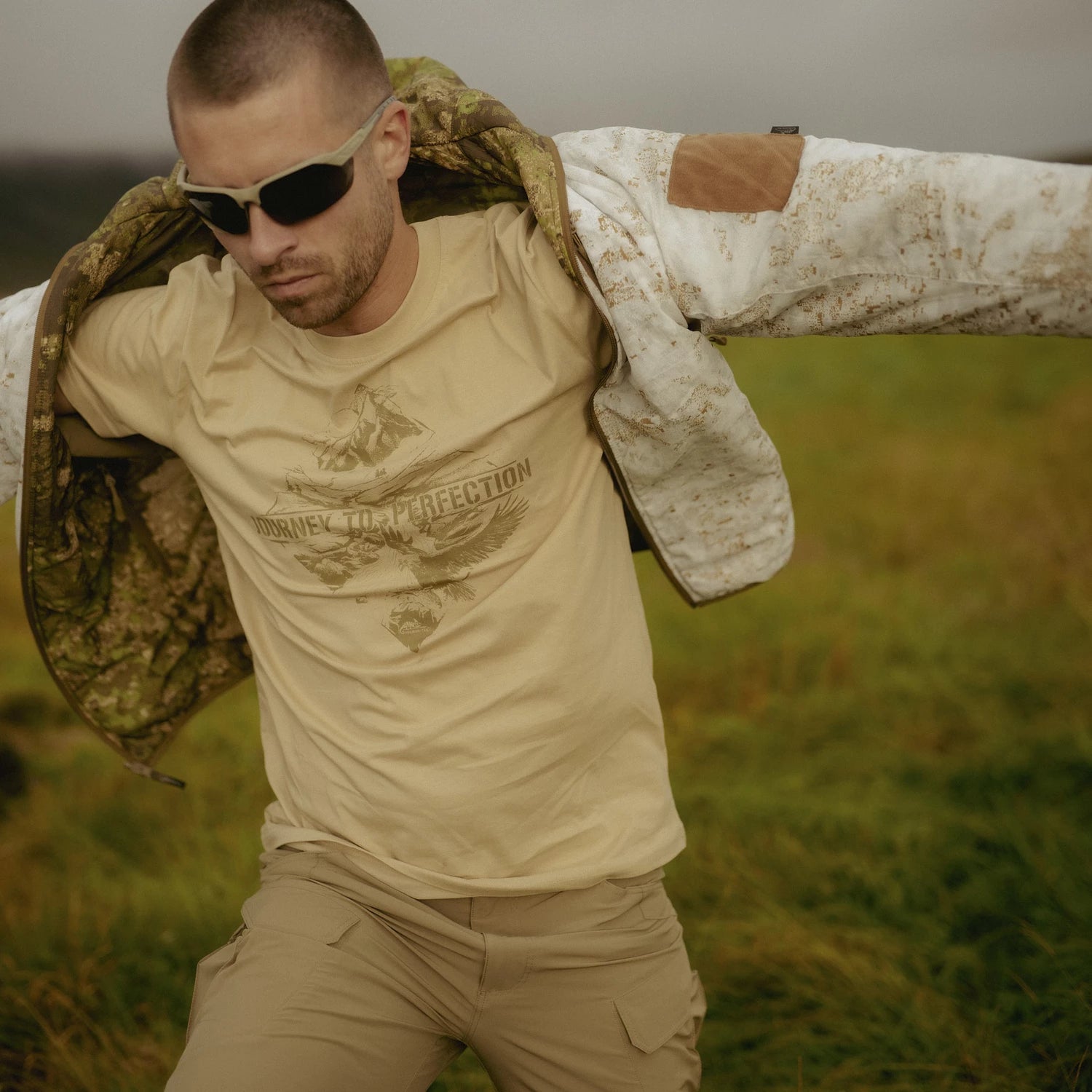 Helikon-Tex Wolfhound Obojstranná bunda Windpack, Mitchell Camo Leaf/Mitchell Clouds – v použití 2