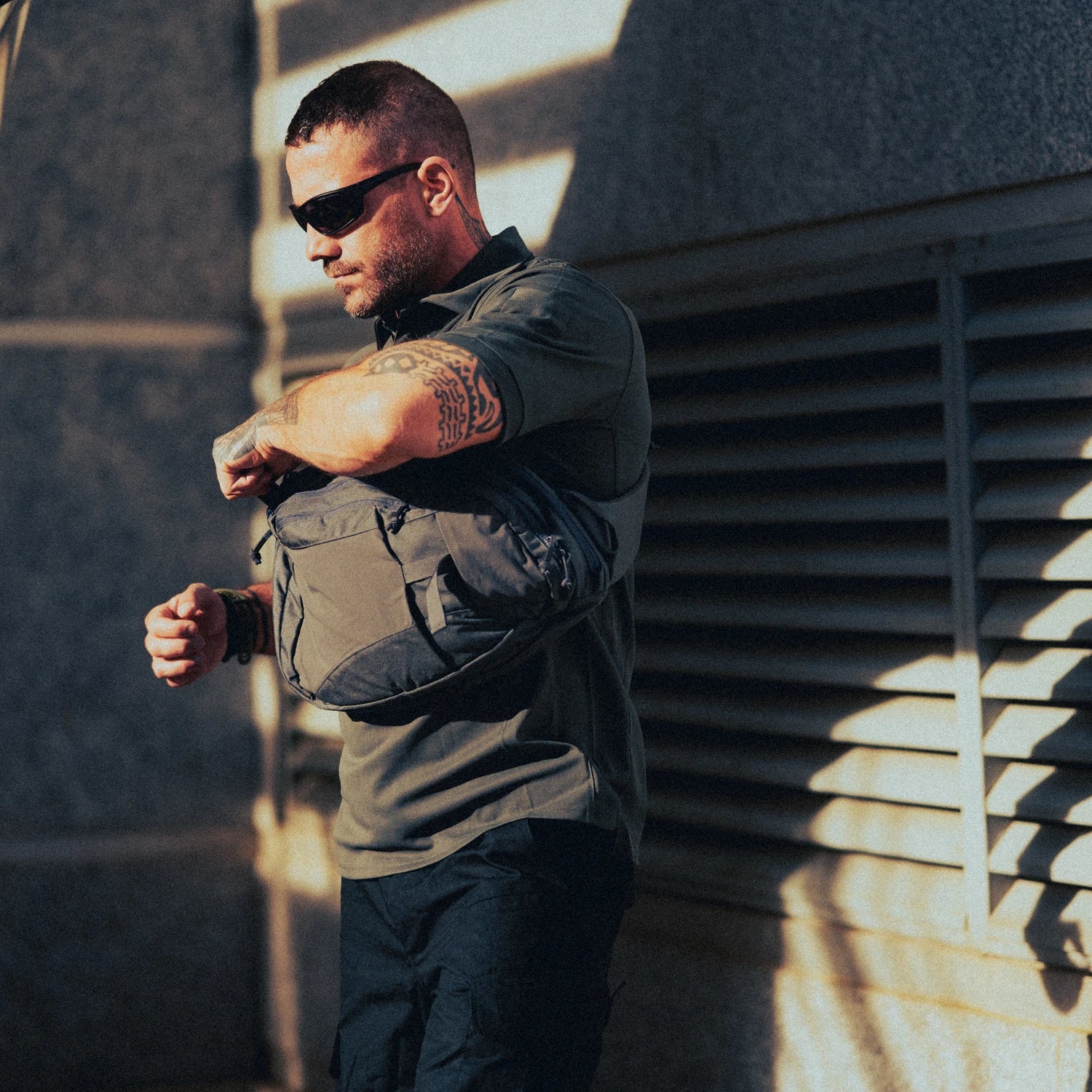 Helikon-Tex EDC Sling batoh, Shadow Grey – v použití 1