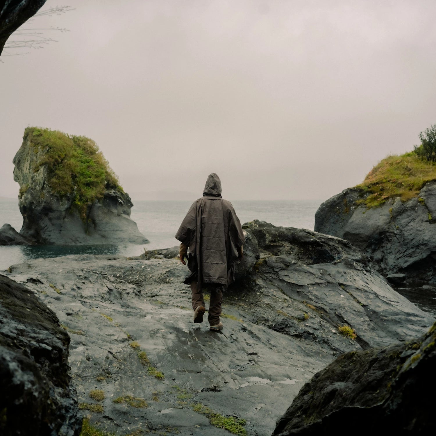 Helikon-Tex PONCHO U.S. MODEL, woodland – v použití 2