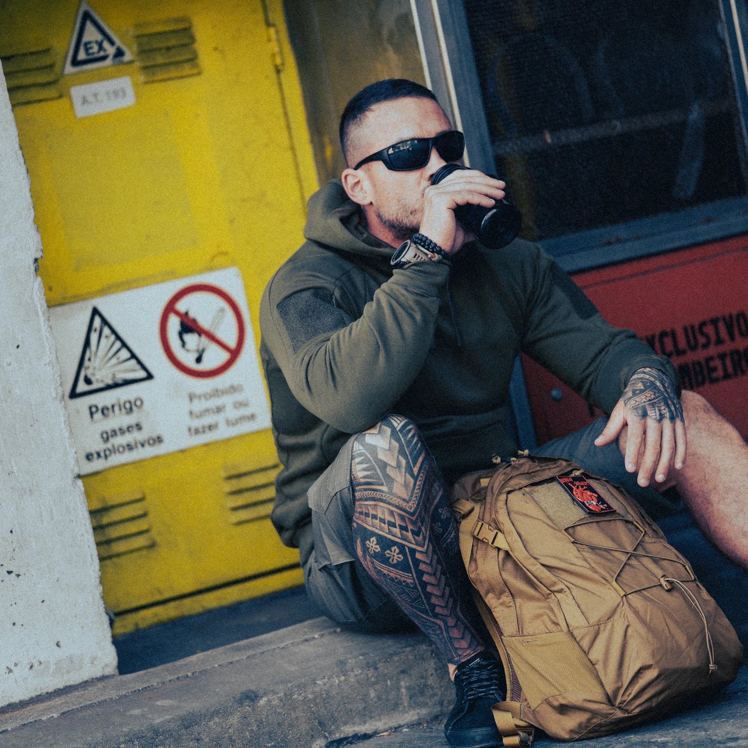 Helikon-Tex Mestská mikina taktická Kangaroo, Black – v použití 2