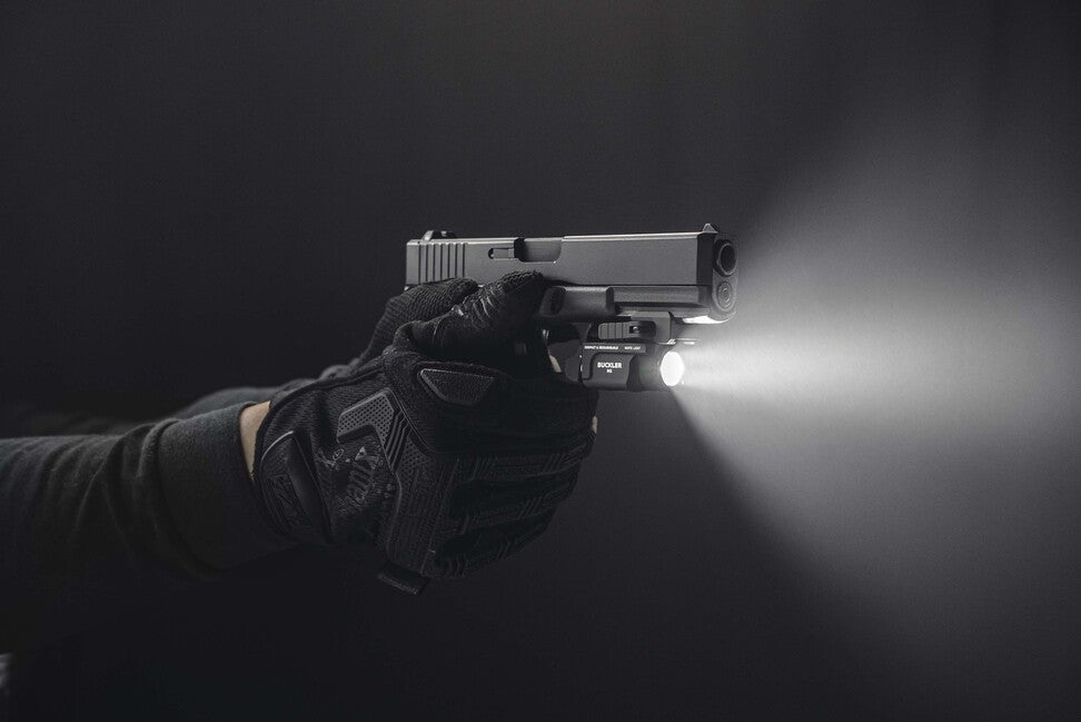 Armytek Buckler M1 компактен акумулаторен тактически фенер 700лм