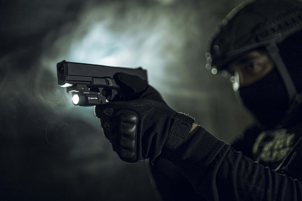 Armytek Buckler M1 компактен акумулаторен тактически фенер 700лм