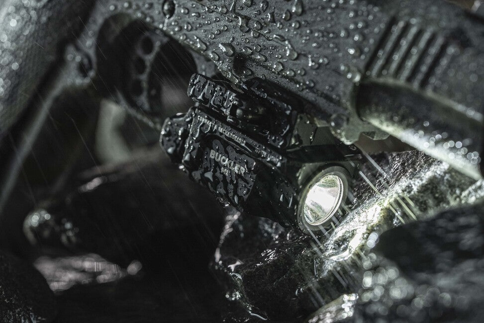 Armytek Buckler M1 компактен акумулаторен тактически фенер 700лм