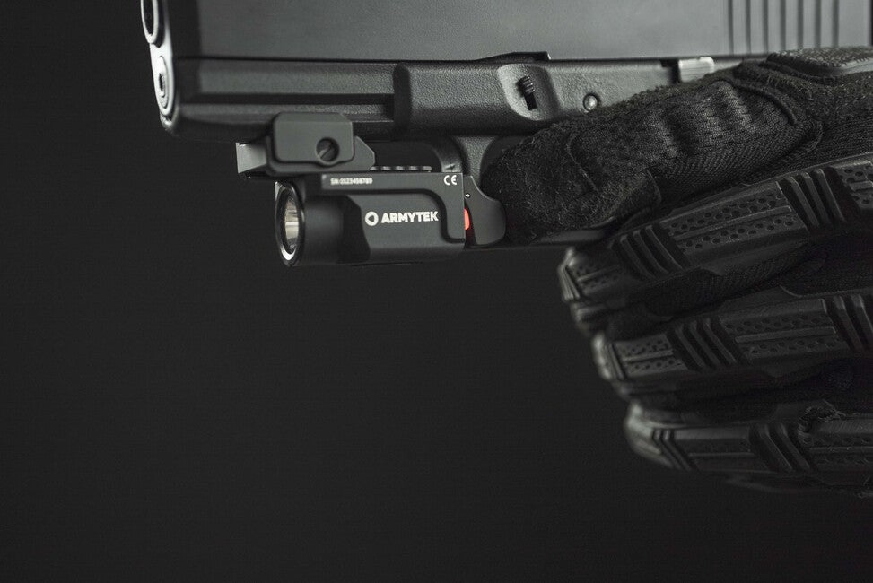 Armytek Buckler M1 компактен акумулаторен тактически фенер 700лм