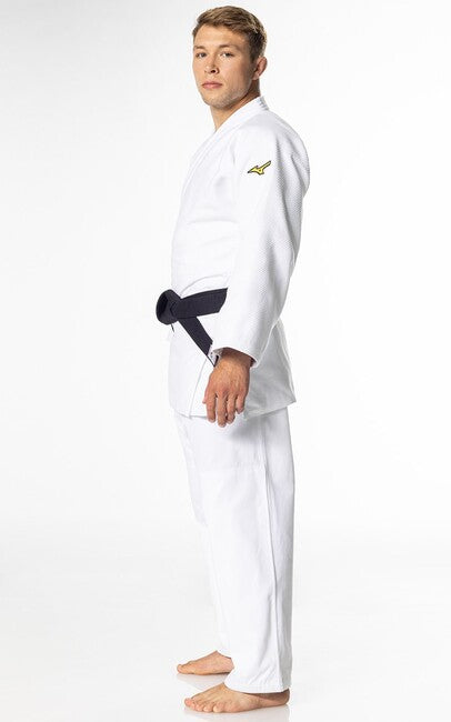 Mizuno Yusho III IJF кимоно за джудо 750g, бяло