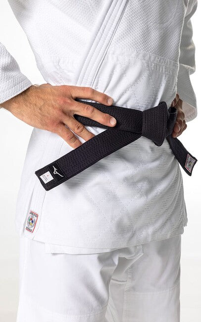 Mizuno Yusho III IJF кимоно за джудо 750g, бяло