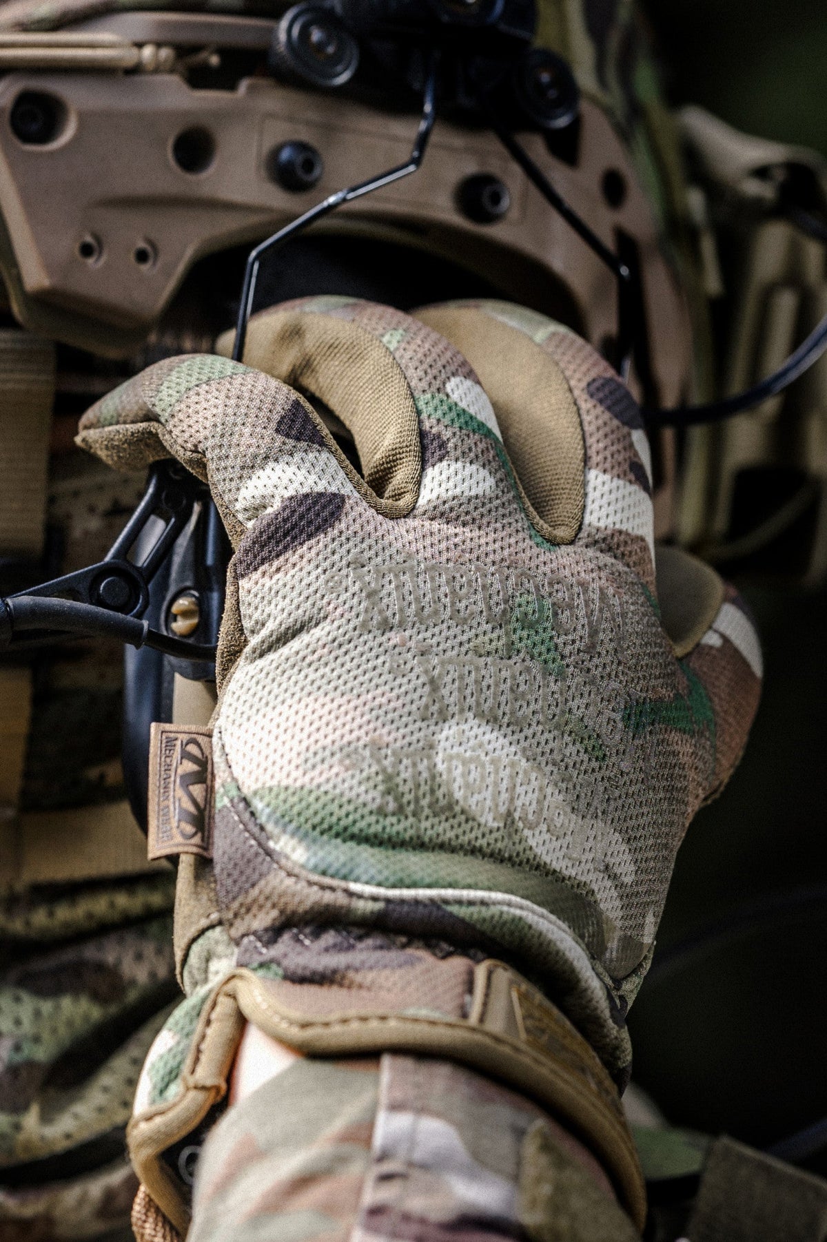 Mechanix FastFit ръкавици антистатични, мултикам