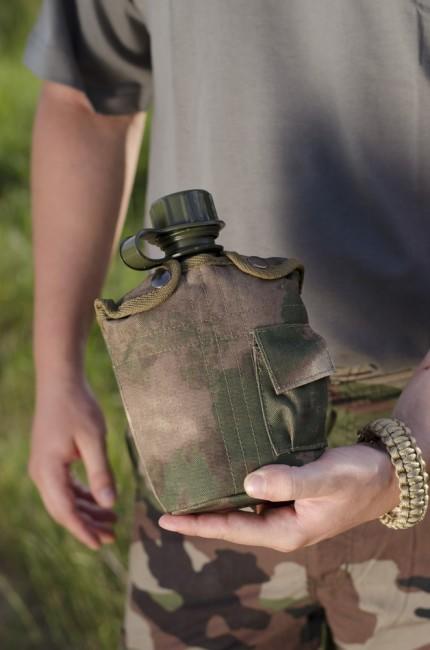 MFH Victory полева бутилка HDT камо FG 1l, шарка