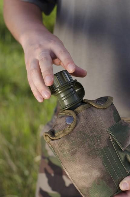 MFH Victory полева бутилка HDT камо FG 1l, шарка
