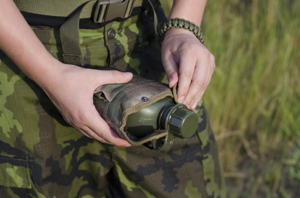 MFH Victory полева бутилка HDT камо FG 1l, шарка