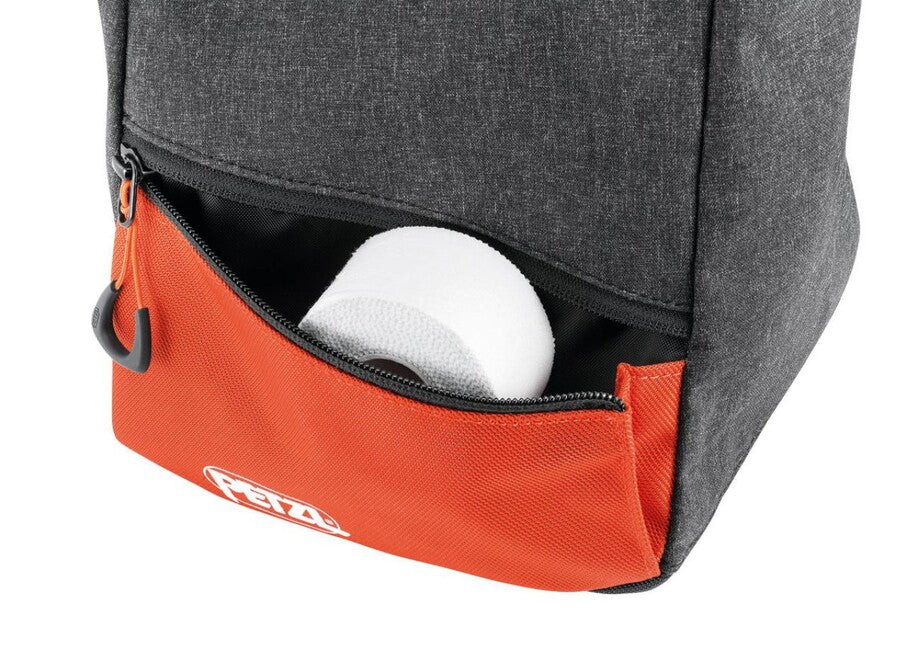 Petzl SAKAB торбичка за магнезий за болдеринг, сива