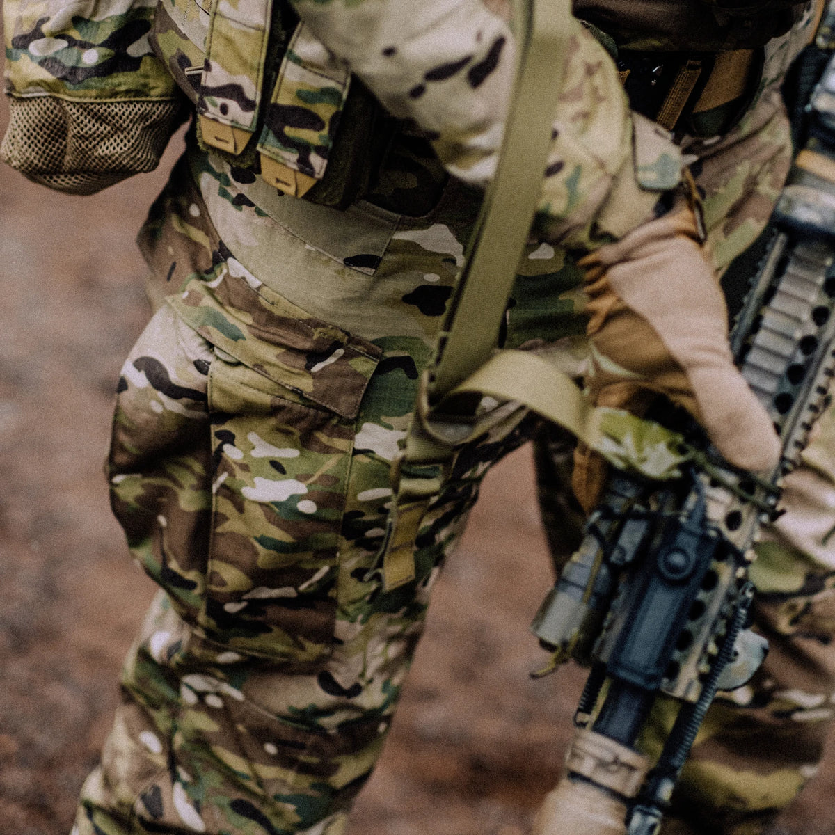 Helikon-Tex MBDU nohavice NyCo Ripstop, MultiCam Black™ – v použití 1